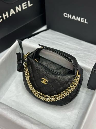 شنطة شانيل نسائية بسلاسل ذهبية لون أسود