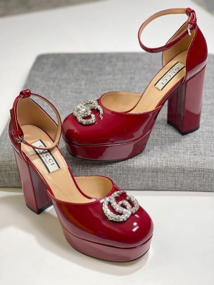 Gucci Women's Closed Sandal with Modern Design in Red