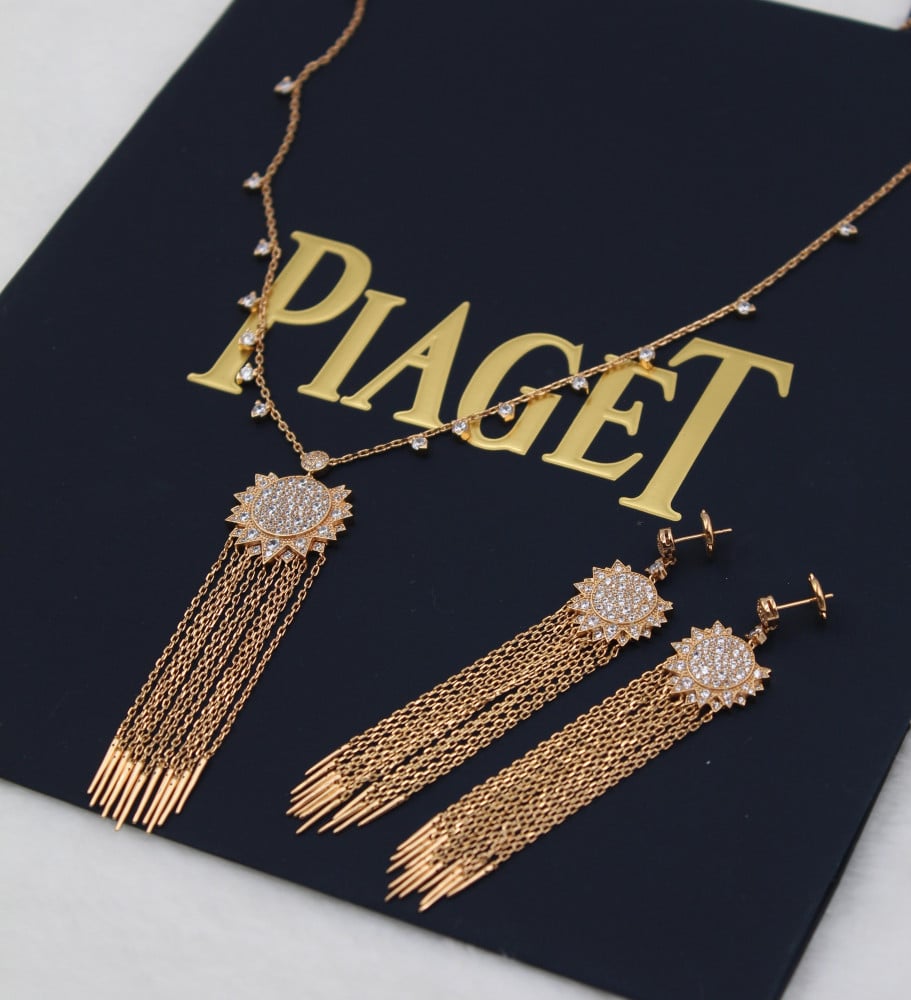 مجموعة بياجيه - قلادة وأقراط جولدن