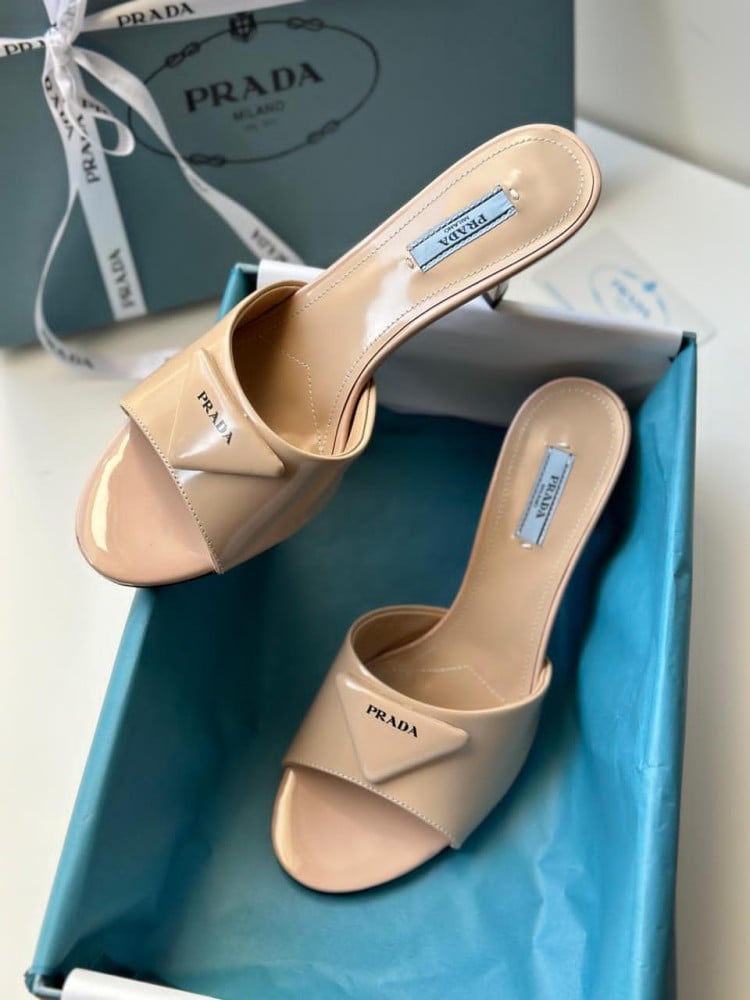 PRADA ベージュ フリップフロップサンダル Prada Women's High Quality Shiny Beige Flip Flop - E-SEVEN STORE