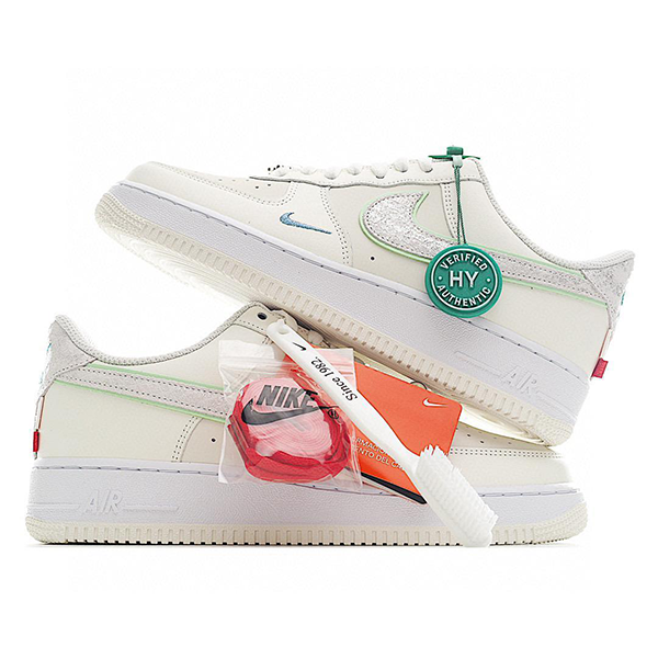 شوز سبورت للنساء نايكي اير فورس 1 ابيض مع جليتر فضي