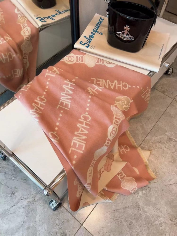 سكارف شانيل نسائي بيتش وبيج