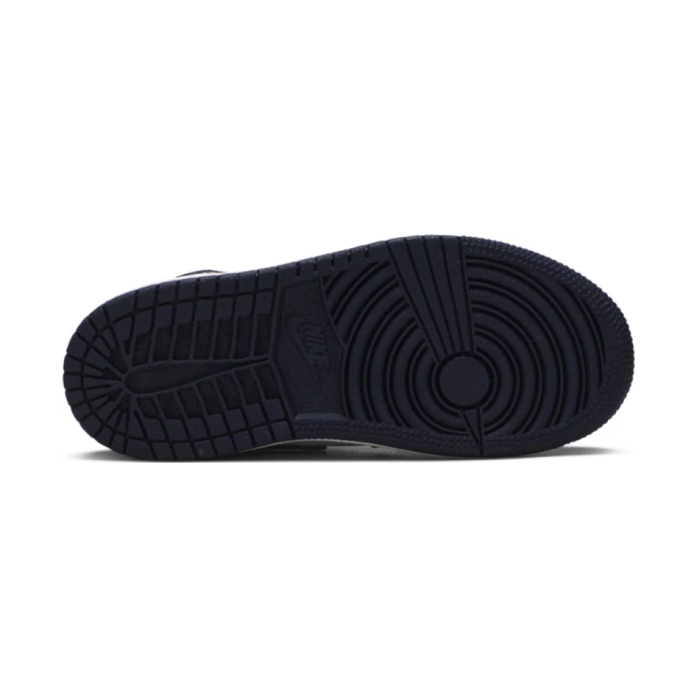 Louis Vuitton x Supreme Jordan sneaker 1, Air Jordan sneaker 4 37