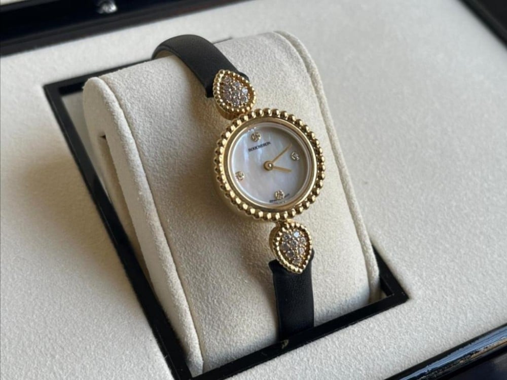 Boucheron women's watch, gold frame, with box - E-SEVEN STORE