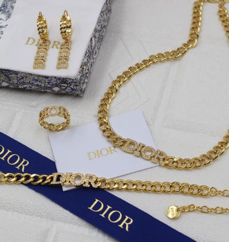 طقم ديور ماستر ذهبي تصميم سلسلة بشعار DIOR