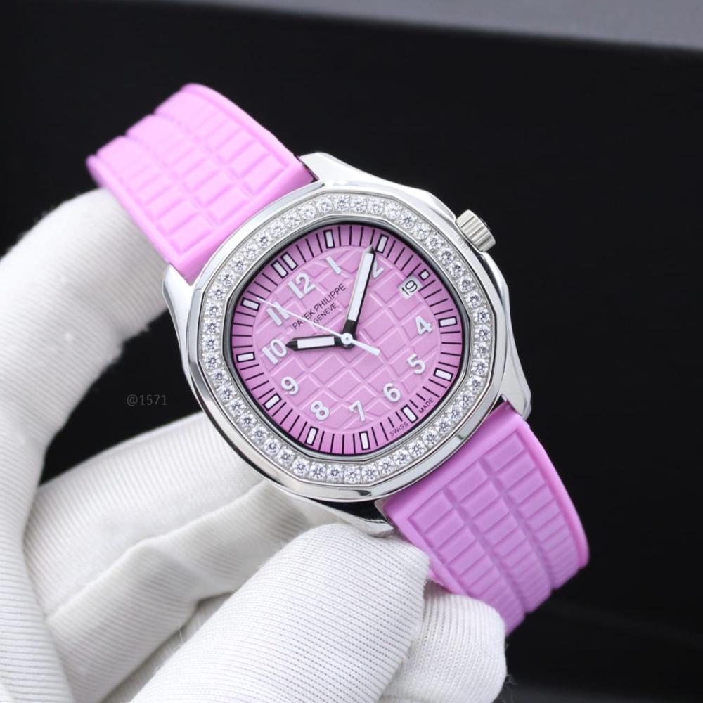 ساعة مرصعة للنساء باتيك فيليب Aquanaut لون موف وفضي مرصعة