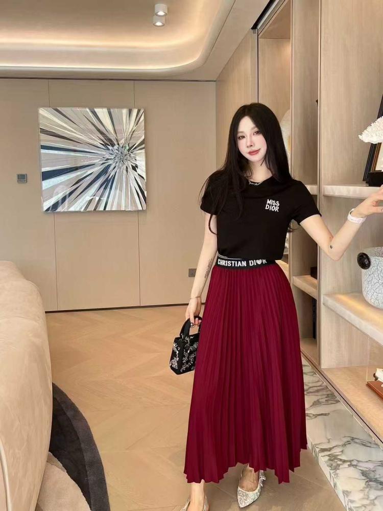 Dior women's burgundy skirt set with black T-shirt - E-SEVEN