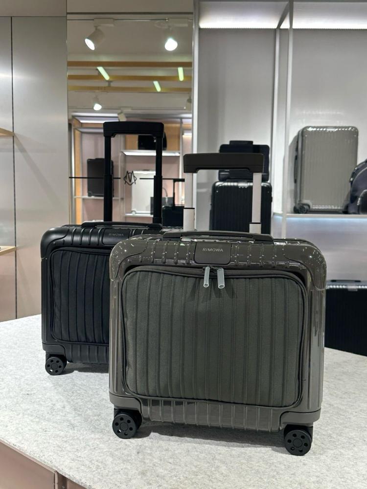 Interior Design New Rimowa Design Rimowa Medium Spinner Suitcase