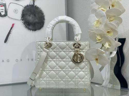 LOUIS VUITTON エッシェンシャルV(片耳) Neverfull MM Monogram Mid Size Cherry Red Tote | LOUIS VUITTON ®