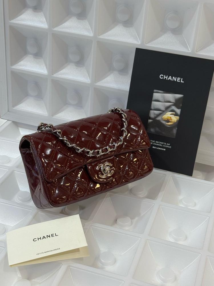 シャネル バッグ Classic Chanel 20cm bag in shiny burgundy with a silver