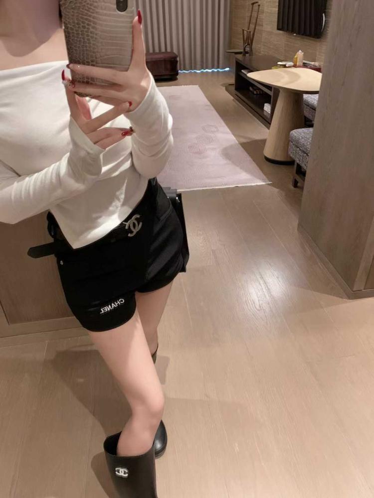 CHANEL ショートパンツ　黒　サイズM CHANEL（シャネル）デニムパンツ 黒 サイズ:34(XXS位