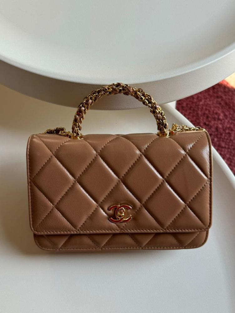 大人上品なモカベージュ★CHANEL★フラップバック★ゴールド金具 マトラッセ Wフラップチェーンショルダー25 ベージュ/ゴールド