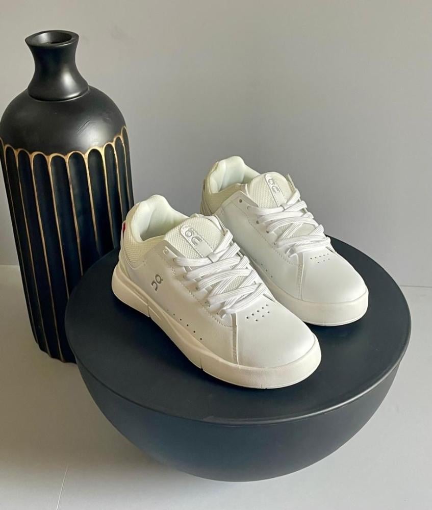 سنيكر QC ذا روجر للجنسين بلون ابيض