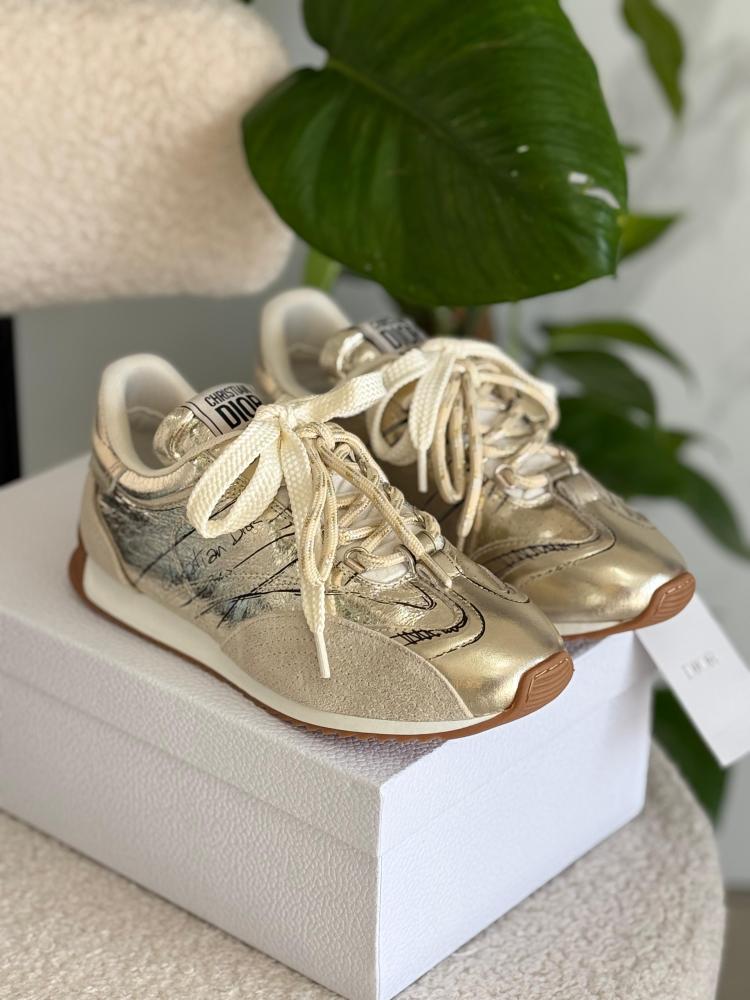 شوز نسائي كريستيان ديور D-Sketch لون ذهبي ميتاليك