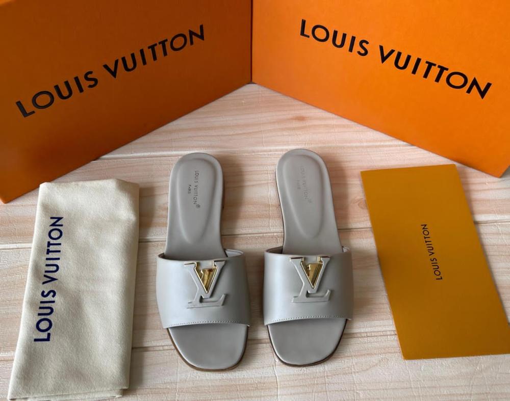 سليبر جلدي فخم للنساء من لويس فيتون جراي جولد