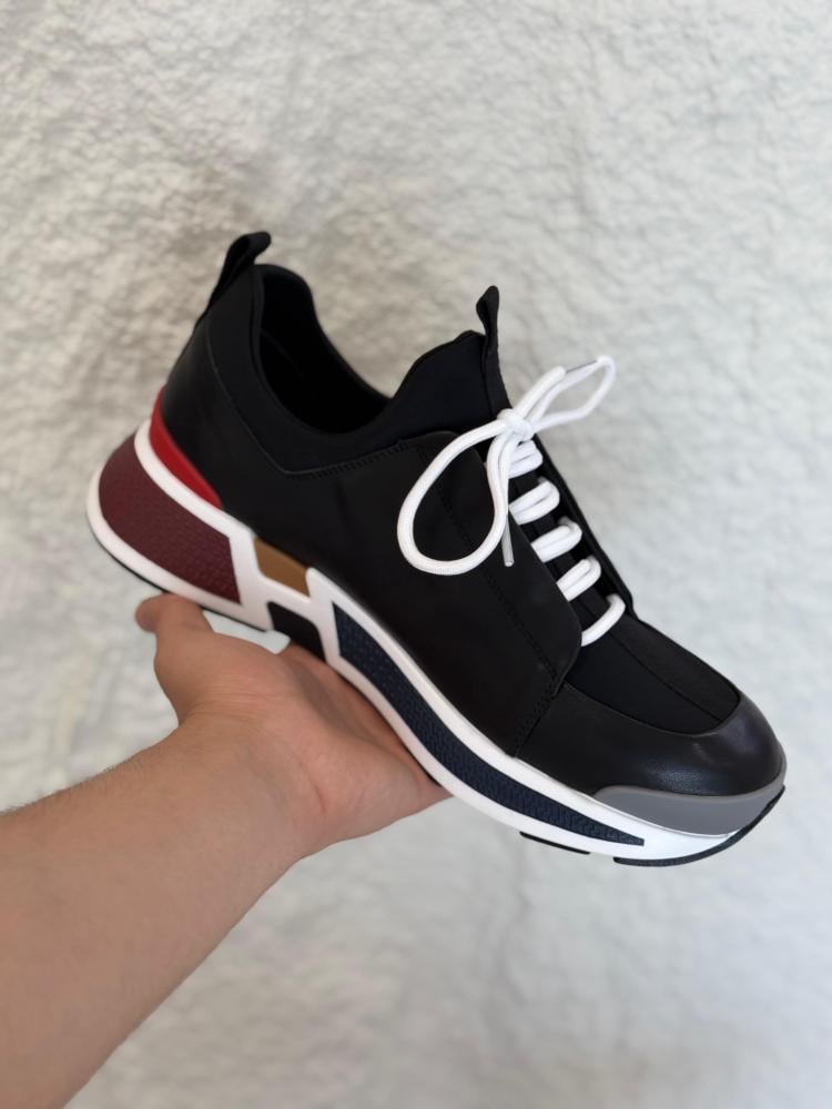 シックな足元♪【HERMES】男性用スニーカー Sneakers Heros Heros sneaker | Hermès Canada