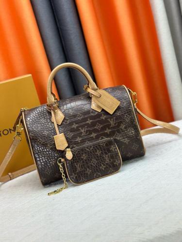 バッグ Chanel Small Camera Bag in Black with Gold Chain Shoulder Bag - E