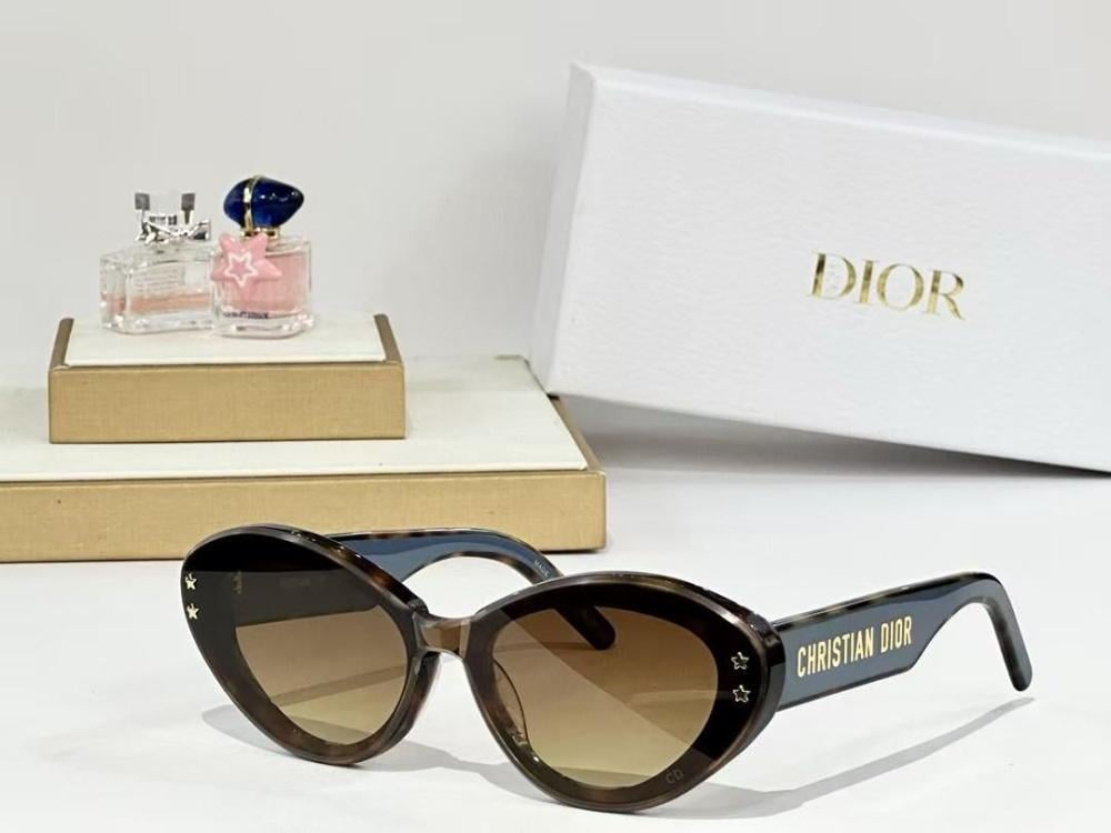 نظارة عيون قطة واقية من الشمس ديور بلون بني