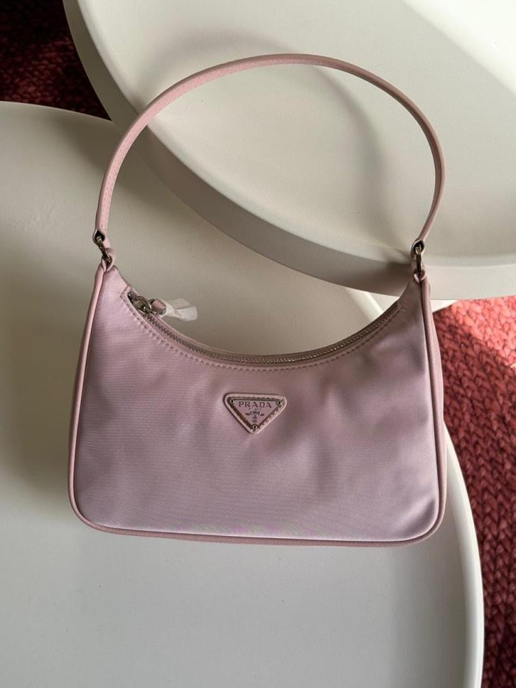 バッグ Prada Saffiano Re-Edition Light Pink Shoulder Bag 23cm - E