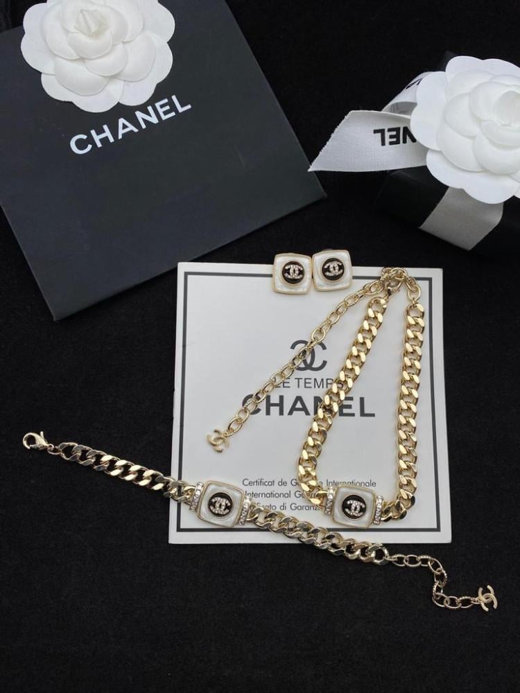 シャネル Chanel Women's Gold-Tone Bracelet, Necklace, and Earrings
