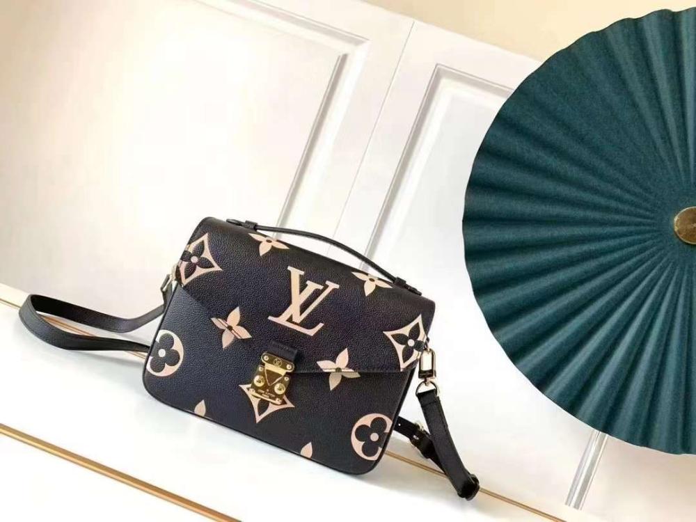 Louis Vuitton Women's Metis Bag in Black Monogram Leather