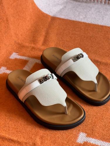 Hermes flat sandal with a white and honey toe | ESEVEN STORE
