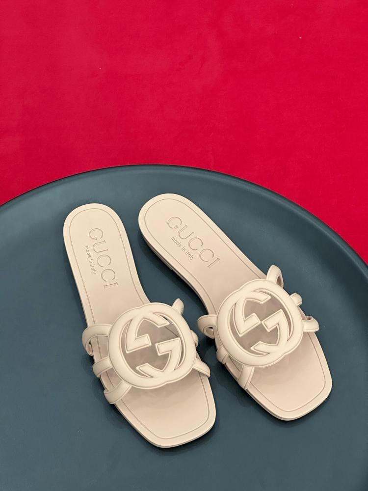 Gucci Women's Summer Slipper Flats in Beige with Interlocking Logo