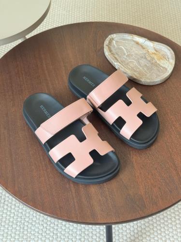 VIP【送料関税込】CELINE BLOCK LEATHER SLIPPERS Elegant Celine slippers in luxurious leather, white and