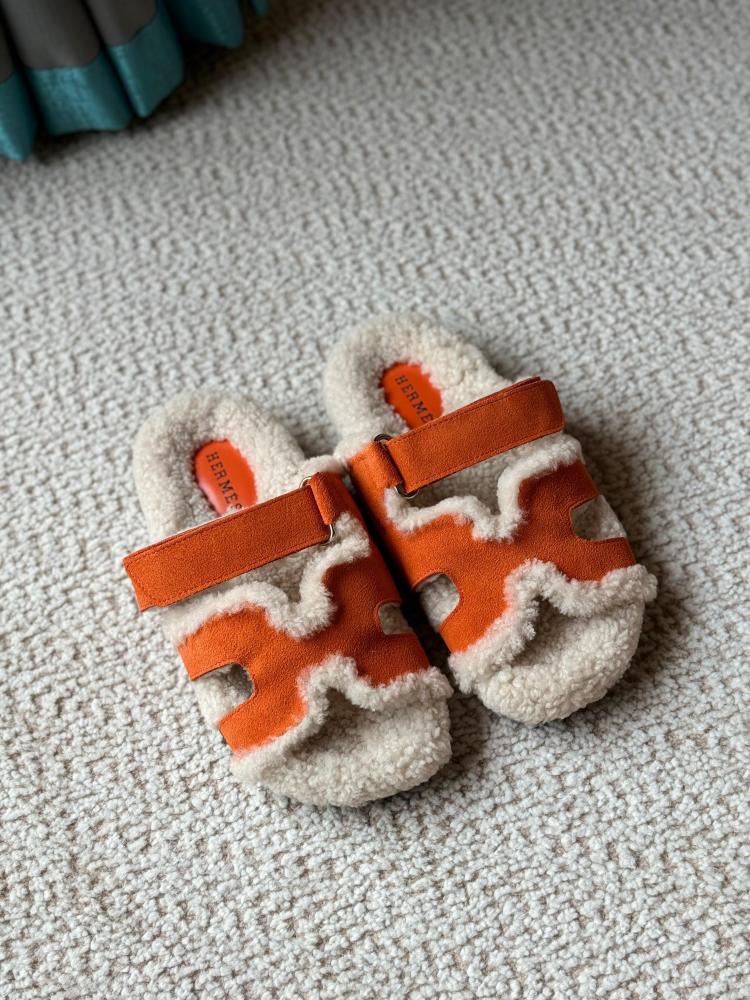 Hermes women's winter slippers, fur-lined, in a trendy orange