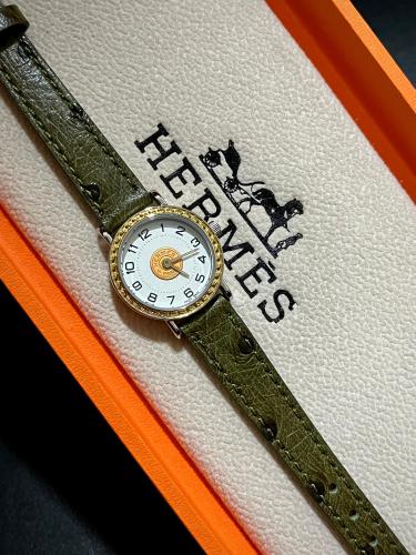 ケン様 Hermes women's luxury leather watch in olive green with a round