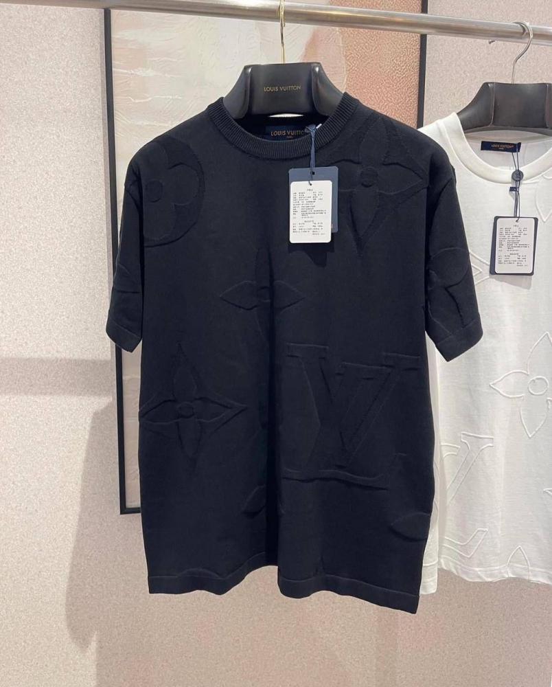 Louis Vuitton Men's Casual Monogram T-Shirt in Black