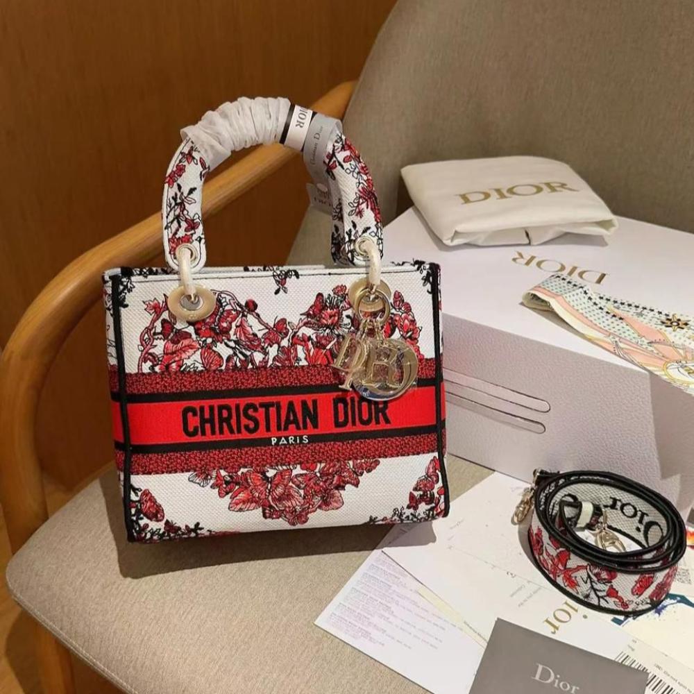 ديور باق ليدي ديور مطرزة بالورد للسيدات بلون ريد