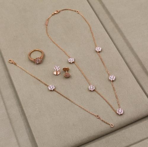 Van Cleef & Arpels gold and pink accessory set: necklace, bracelet