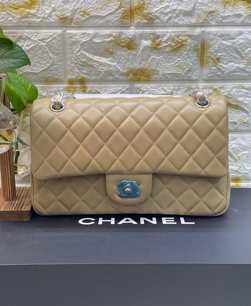 シャネル Chanel 19 Chain Shoulder Bag in Black with Gold Metal - E