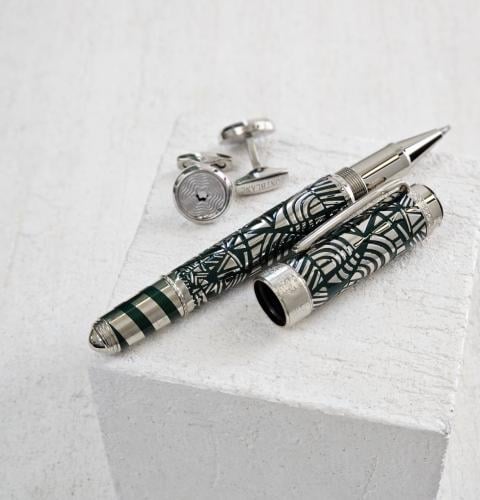 Montblanc pen and cufflinks in silver and black engraving, a men's