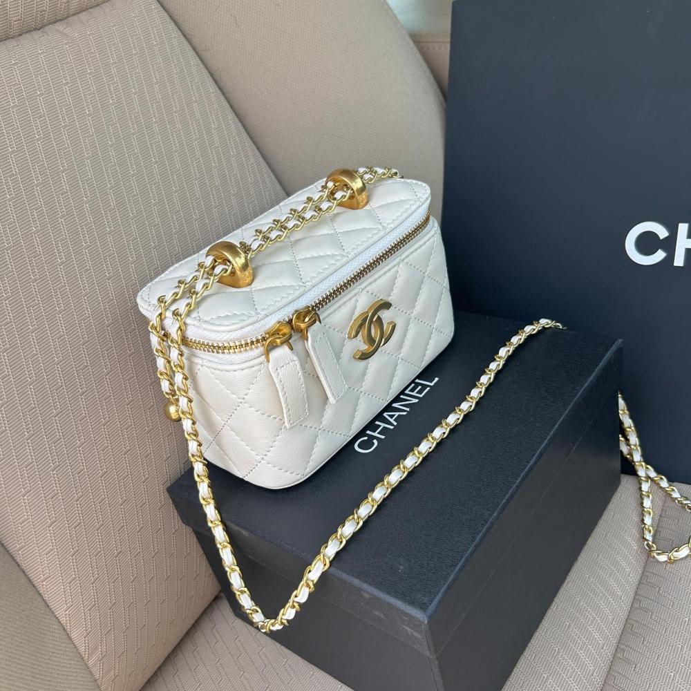 mkt Chanel Vanity Leather Chain Shoulder Bag in White and Gold