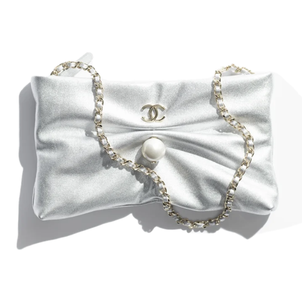 Chanel chain bag in modern silver leather with the brand's logo