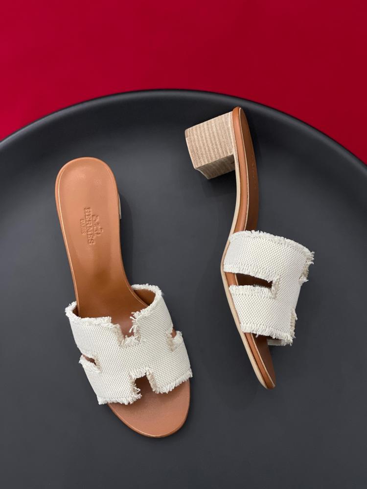 صندل قماشي صيفي نسائي ايرميز بدون حزام بلون ابيض