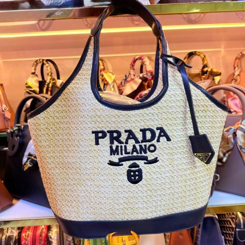 Dolce & Gabbana Sisley 25cm bag with handle and holder in trendy