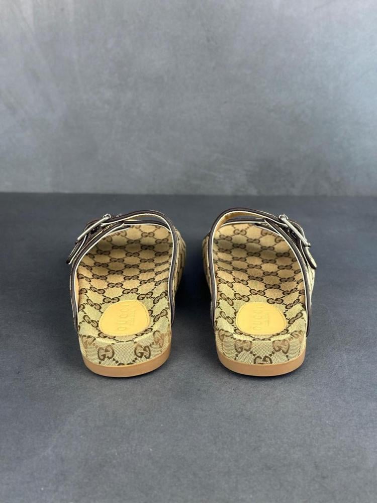 Gucci Men's Comfort Sandal in Yellow with the Brand Logo E-SEVEN