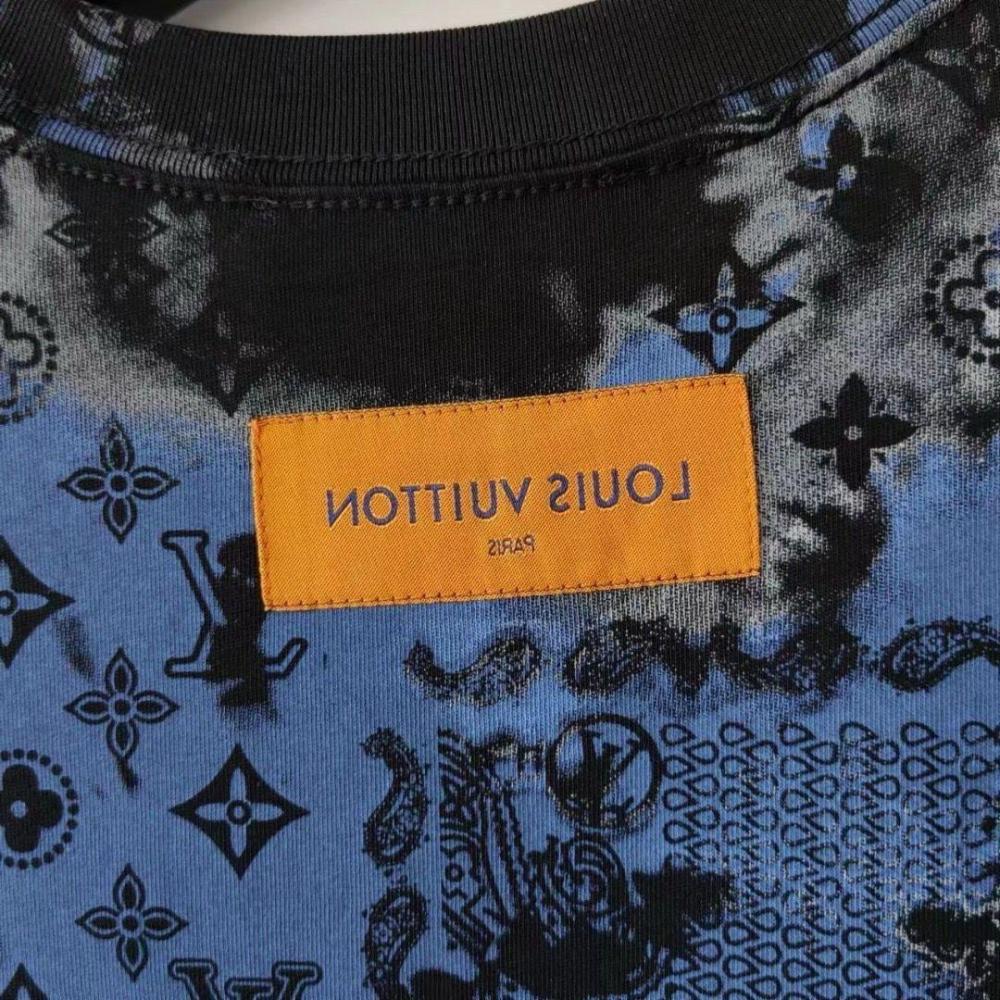 Louis Vuitton Bandana Print Monogram T-Shirt in Blue and Black - E