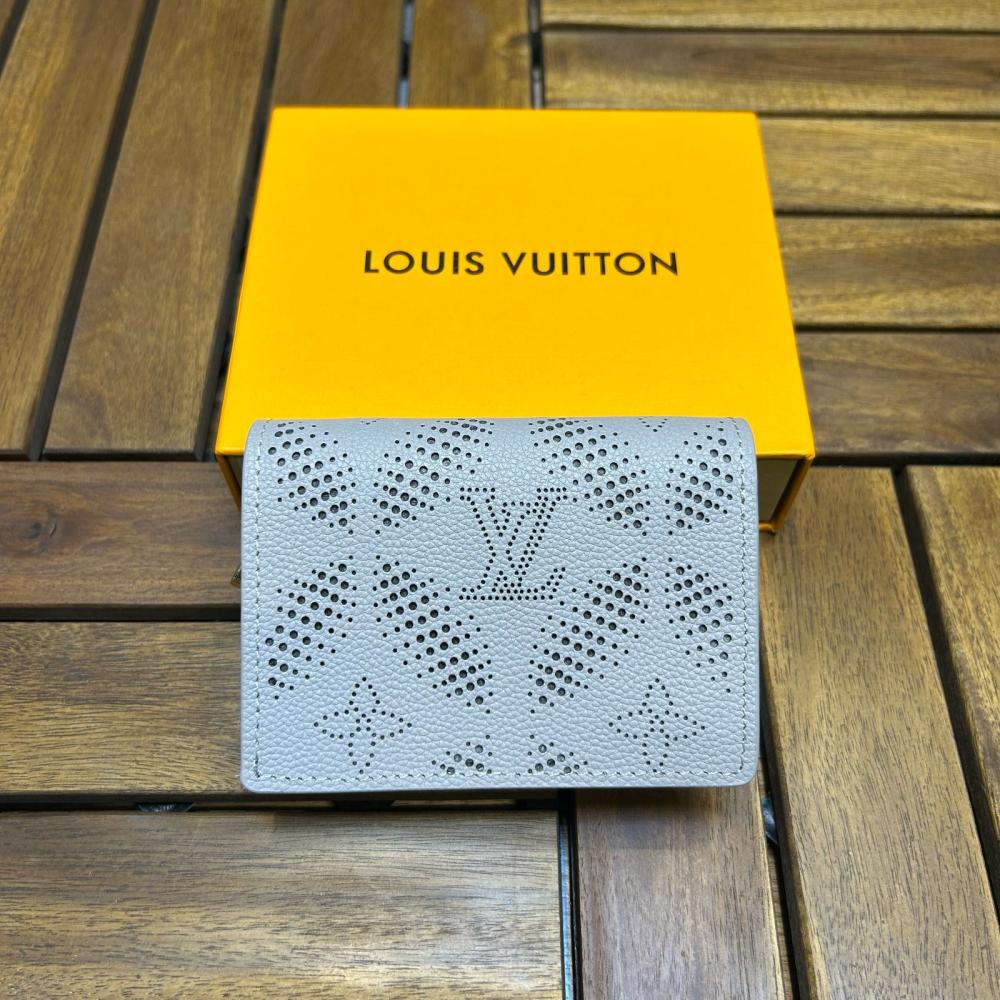 محفظة قلاب صغيرة لويس فيتون لون رمادي