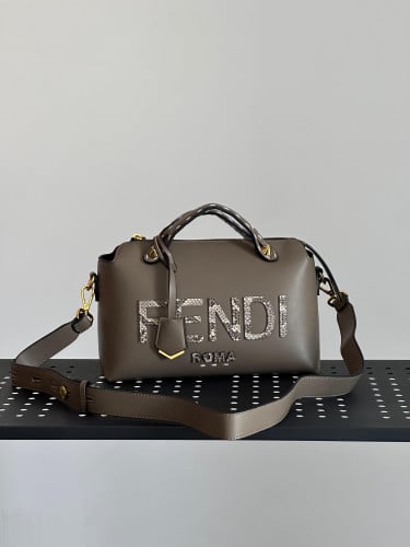 حقيبة فيندي دارك جرييه 28cm