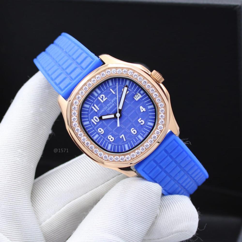 Patek Philippe Women's Aquanaut Watch Navy Blue Gold E-SEVEN STORE