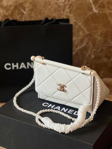Small Chanel bag with 18cm chain in black and gold | ESEVEN STORE
