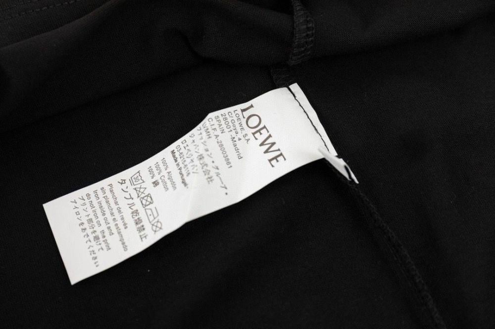 ルイ・ヴィトン Louis Vuitton Men's Black T-Shirt with Colorful Printed Logo - E