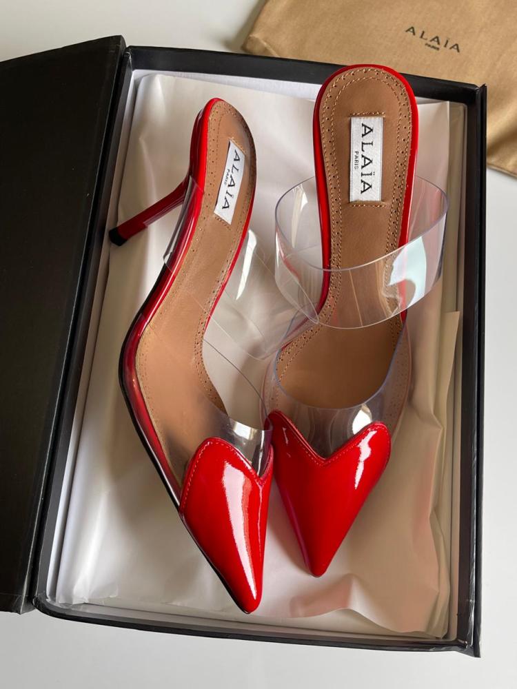 Alaya transparent strapless sandal in shiny red color - E