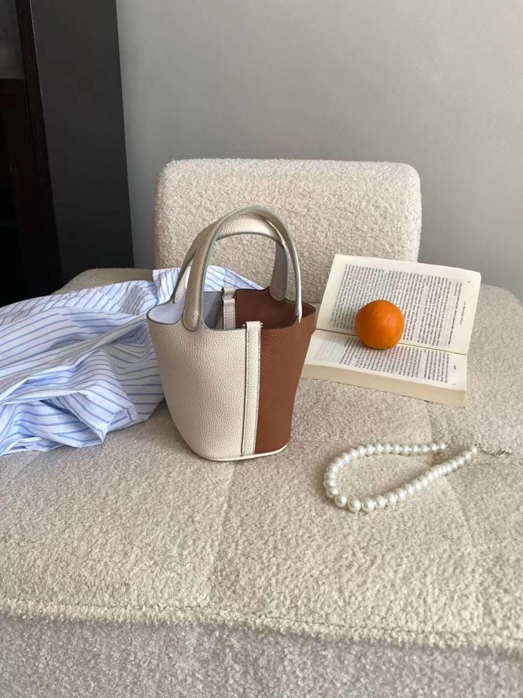 حقيبة نسائية عملية ايرميز بيكوتين لون وايت كراميل