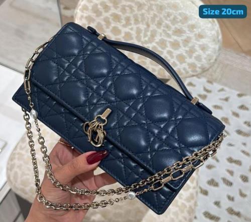 Burberry olive green zipped shoulder bag - E-SEVEN STORE