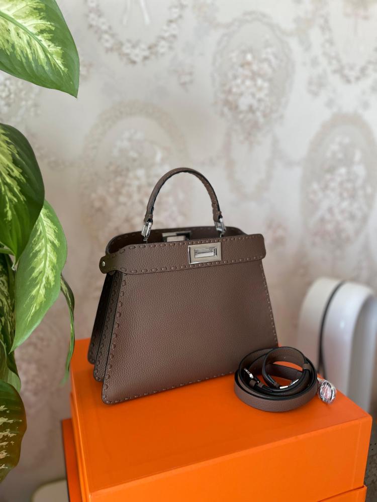 ディオール Fendi Peekaboo I See You Handbag in Chic Olive - E-SEVEN STORE